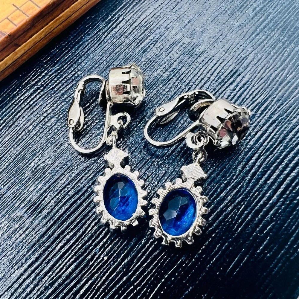 Vintage rhinestone dangles clip on earrings blue costume jewelry